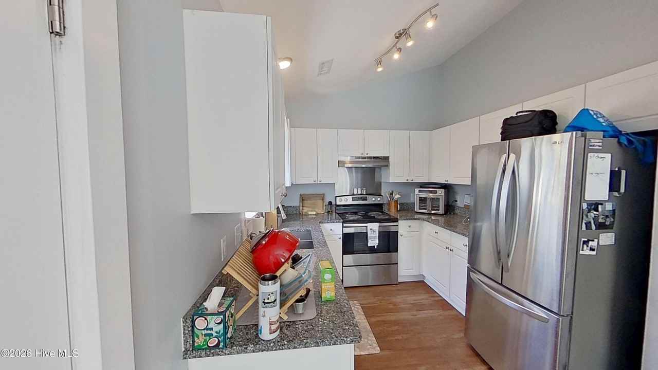 4241 Sunglow Dr - Photo 6 of 20