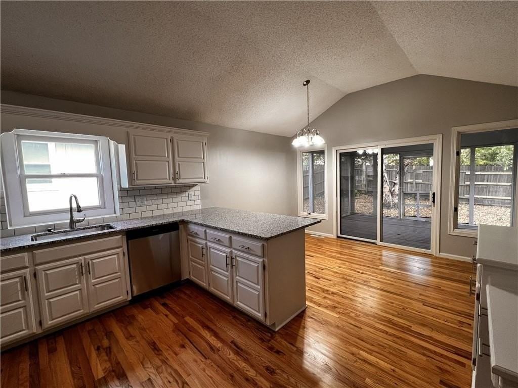 4509 SE Jamestown Drive - Photo 4 of 11