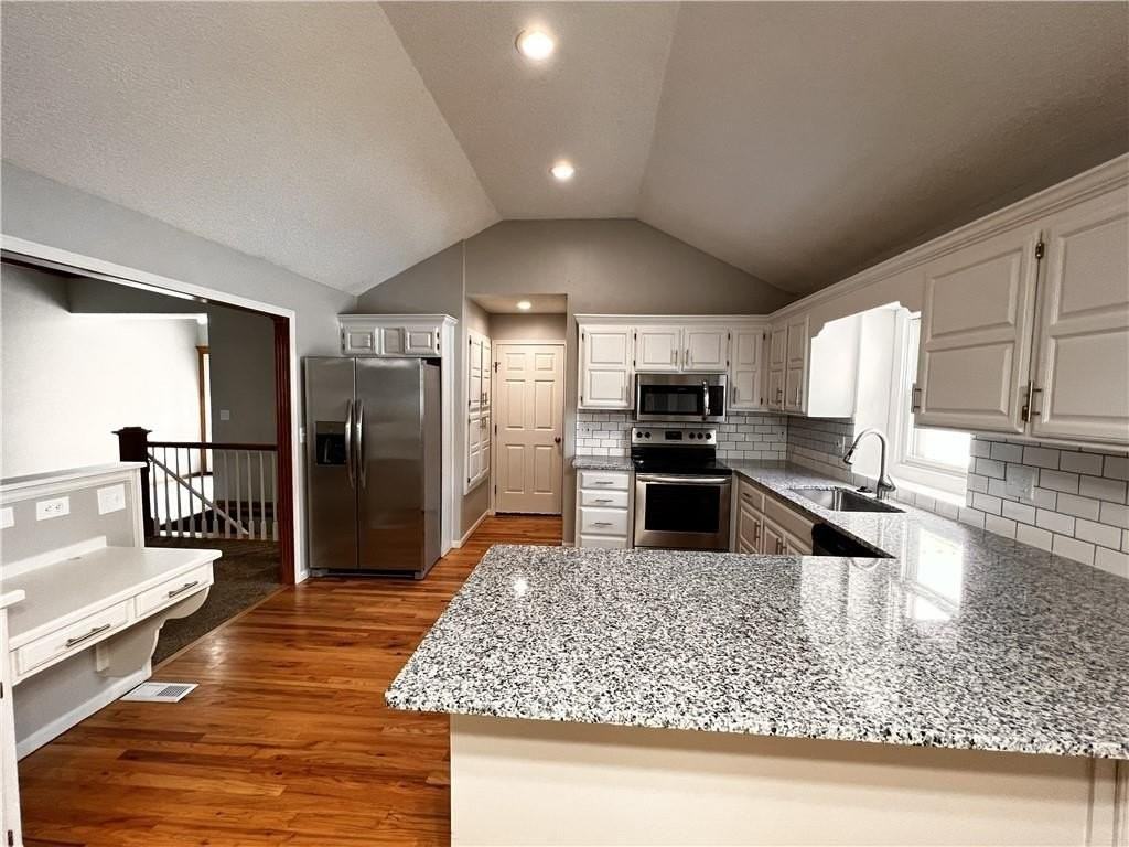 4509 SE Jamestown Drive - Photo 5 of 11