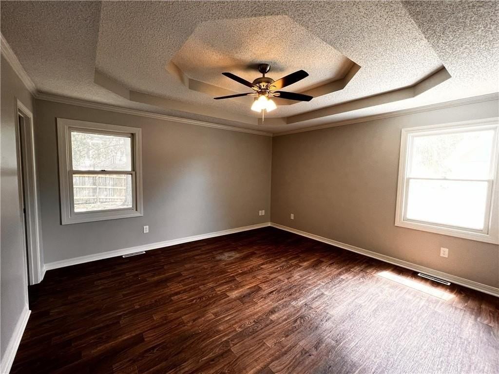 4509 SE Jamestown Drive - Photo 7 of 11