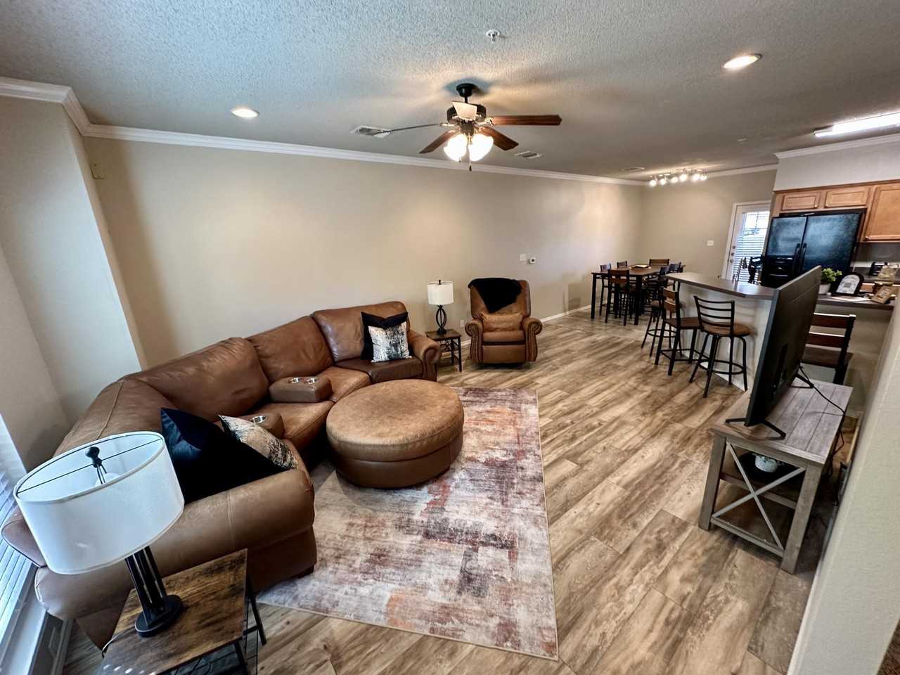 2108 Main St - Photo 2 of 10