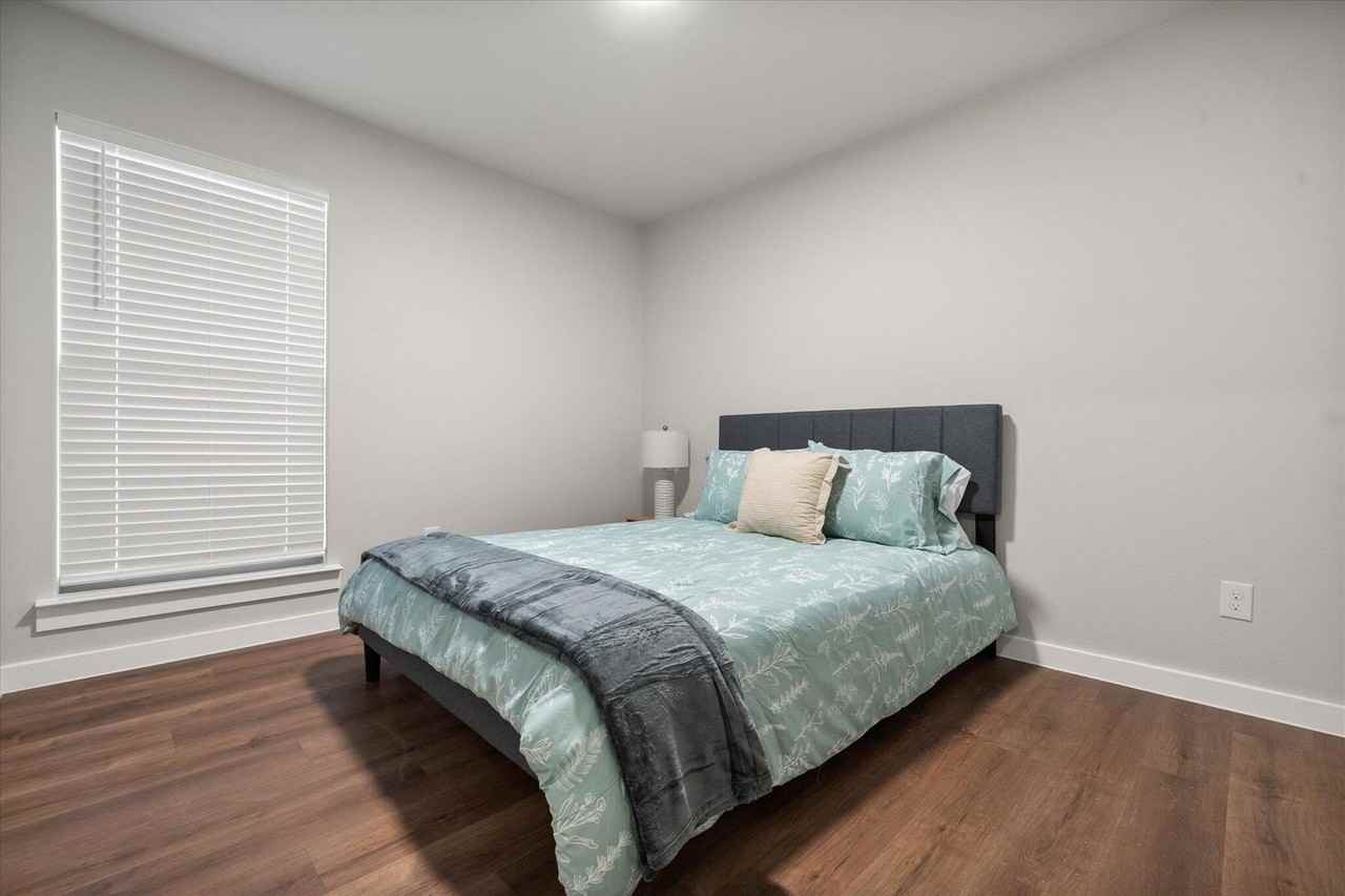 2126 Langford Ave - Photo 5 of 16