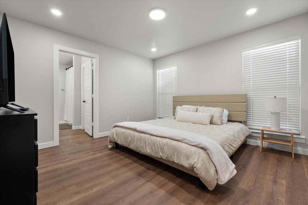 2126 Langford Ave - Photo 6 of 16