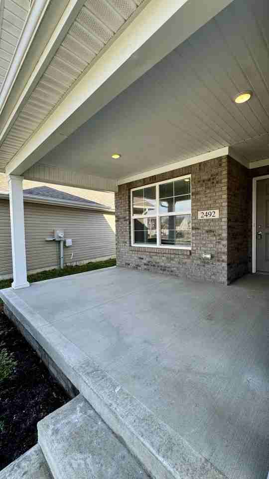 2492A Feathersound Way - Photo 5 of 33