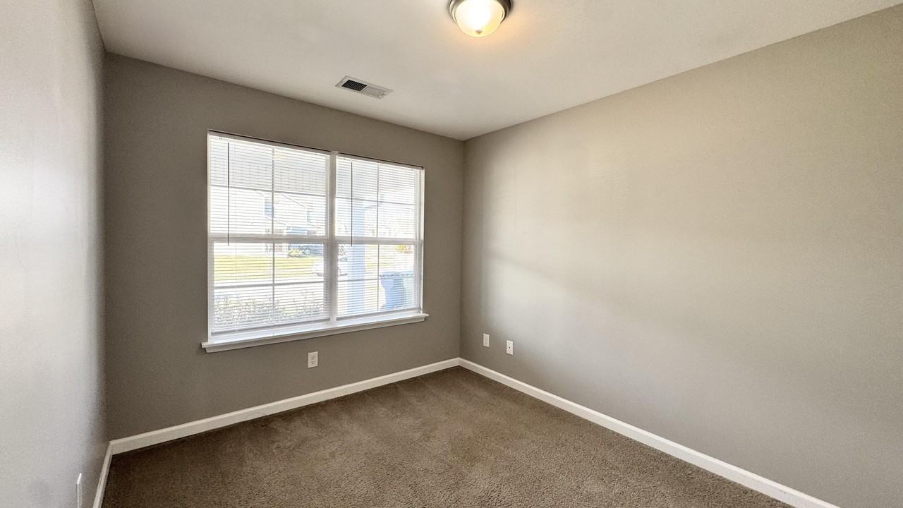 2492A Feathersound Way - Photo 7 of 33