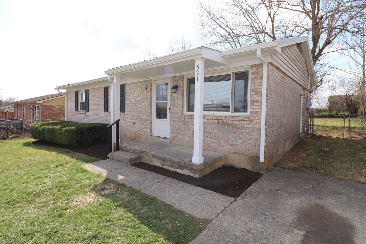 521 Foxwood Dr - Photo 3 of 17