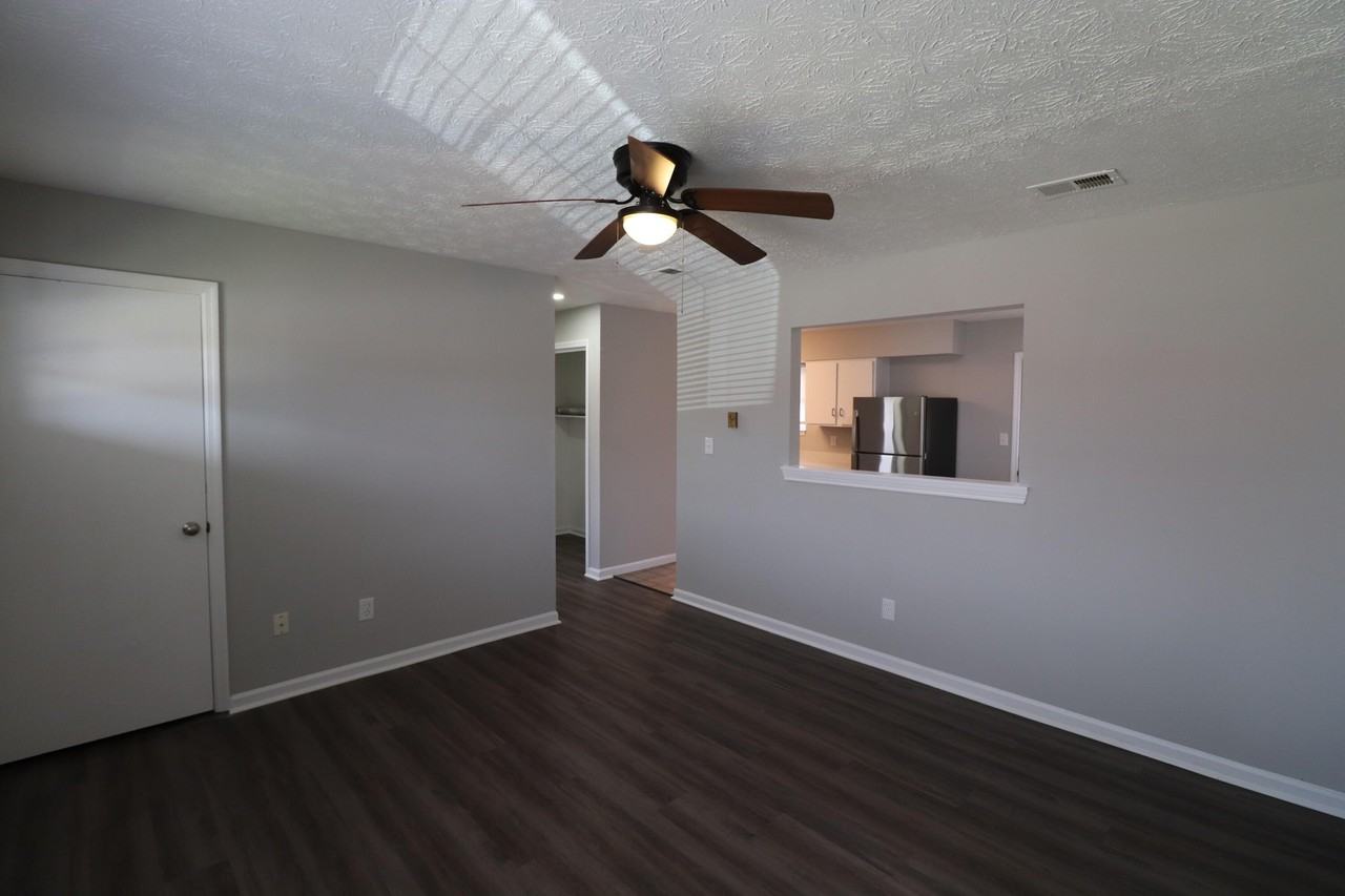 521 Foxwood Dr - Photo 7 of 17