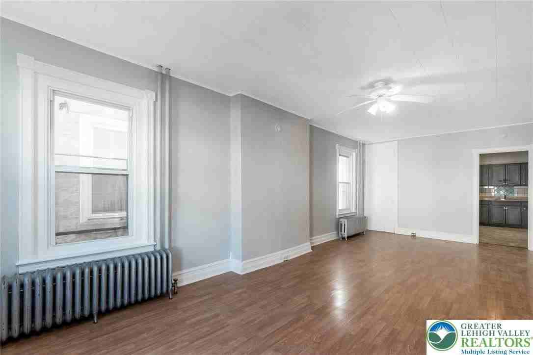 422 Ridge Ave - Photo 4 of 39