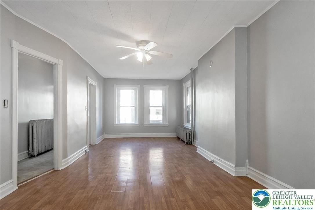 422 Ridge Ave - Photo 7 of 39