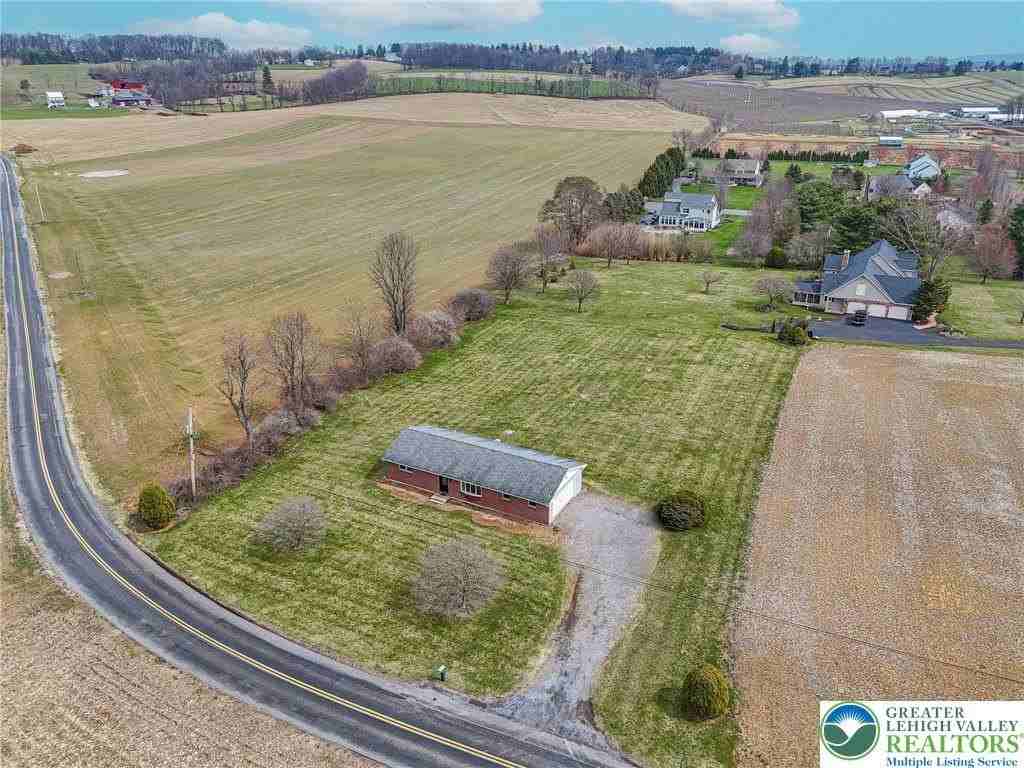 10108 Dietrich Rd - Photo 6 of 36