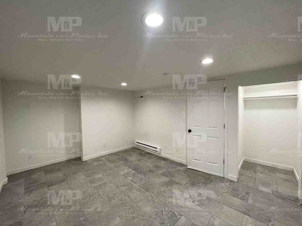 610 S Loomis Ave #B - Photo 2 of 9