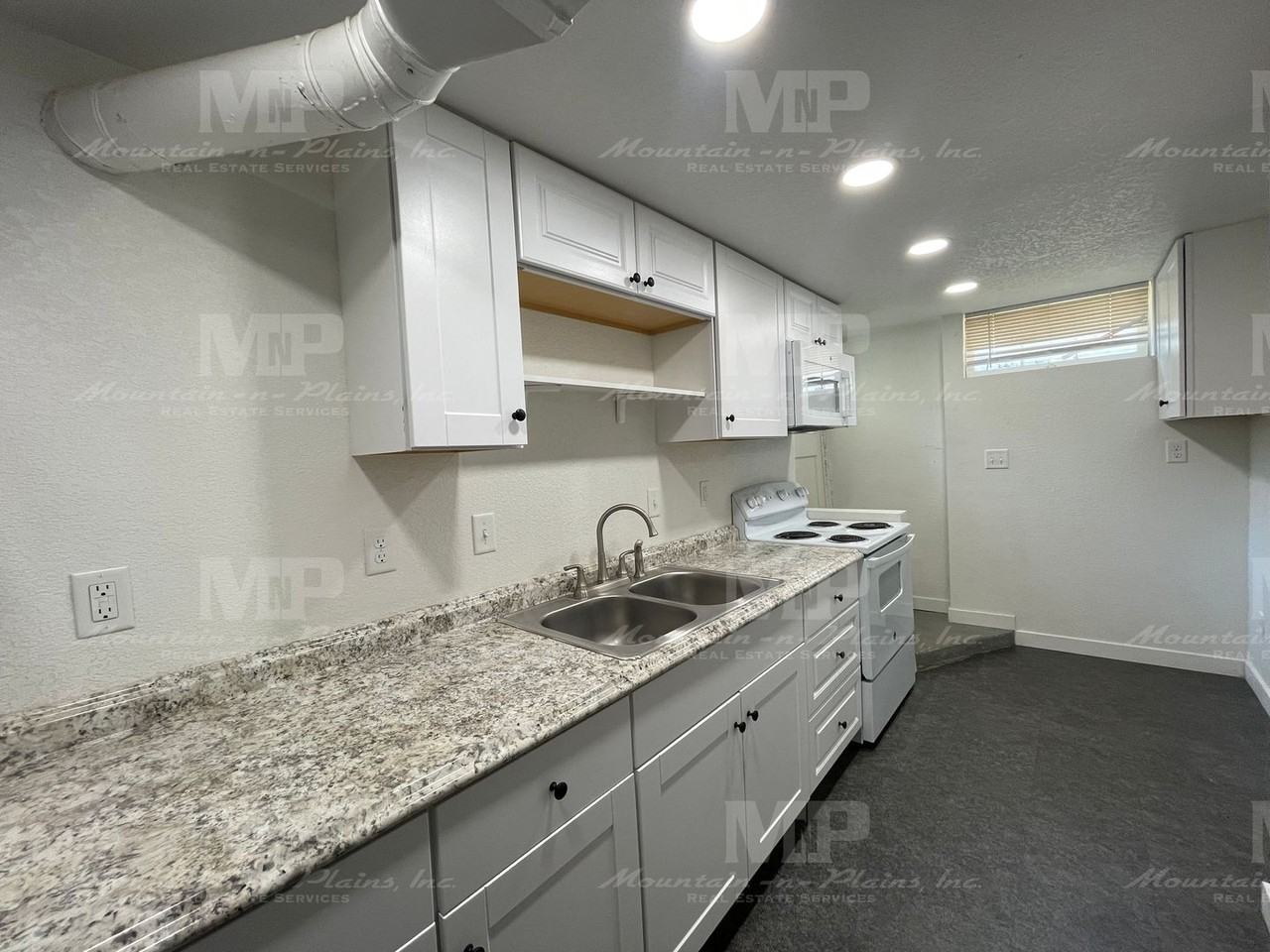 610 S Loomis Ave #B - Photo 4 of 9