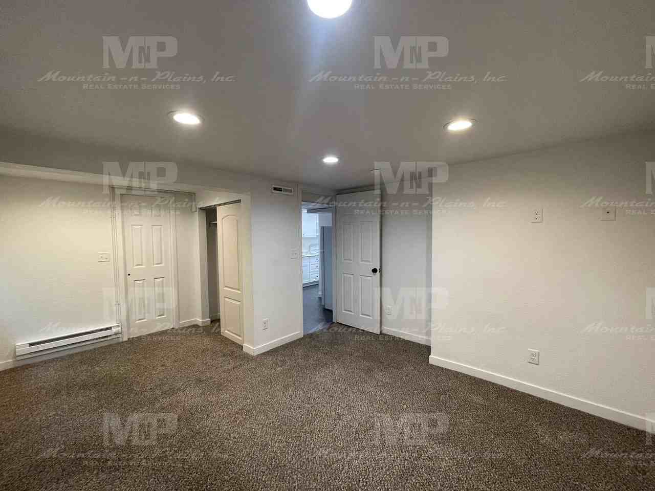 610 S Loomis Ave #B - Photo 6 of 9