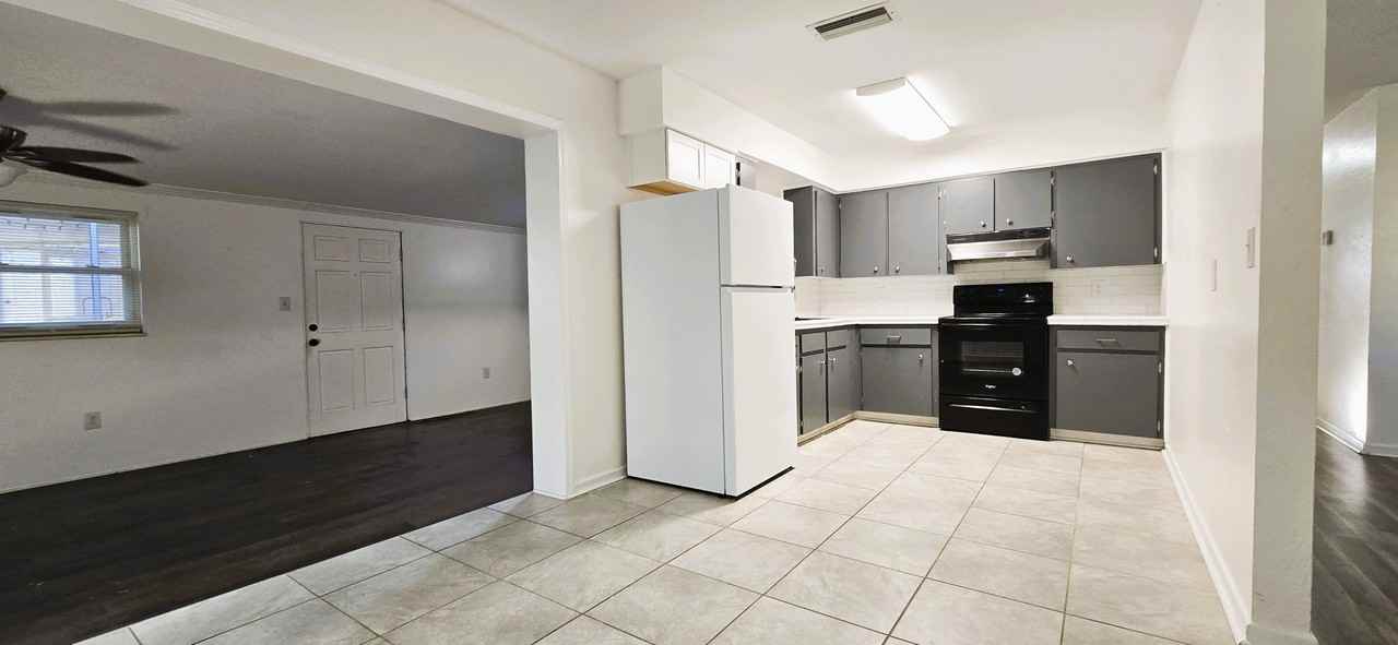 525 Tanglewood Dr #1 - Photo 3 of 7