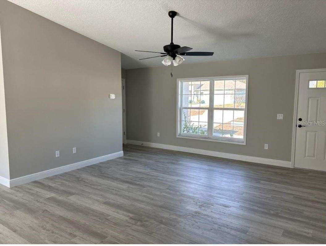 2434 W Menores Dr - Photo 4 of 7