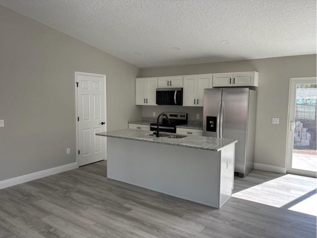 2434 W Menores Dr - Photo 6 of 7