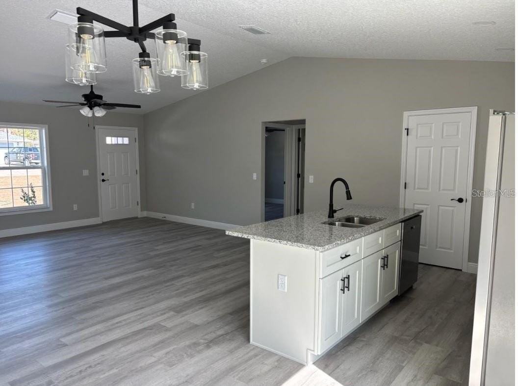 2434 W Menores Dr - Photo 7 of 7