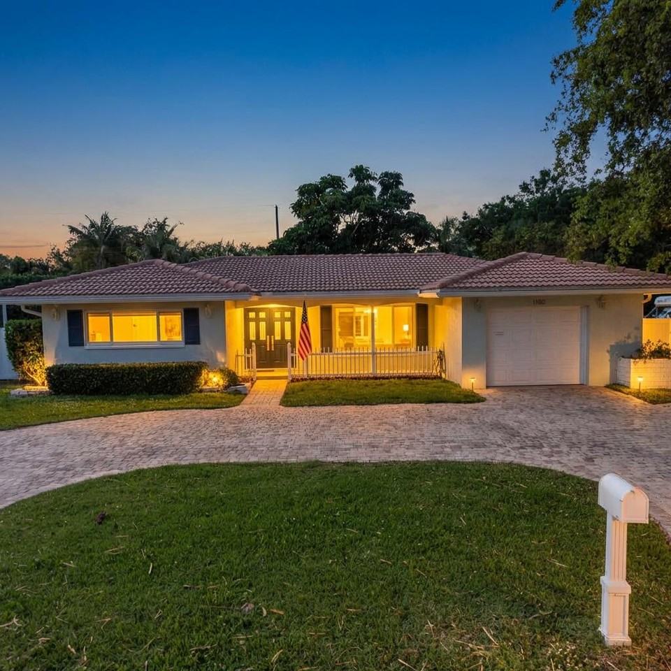 1180 Sw 17th St - Photo 2 of 8