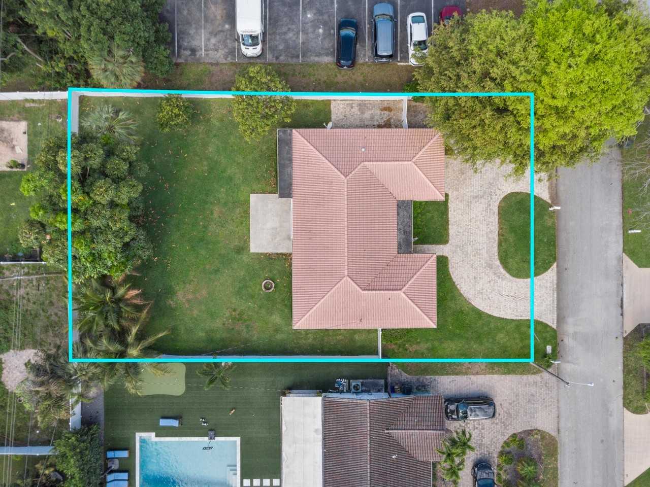 1180 Sw 17th St - Photo 5 of 8