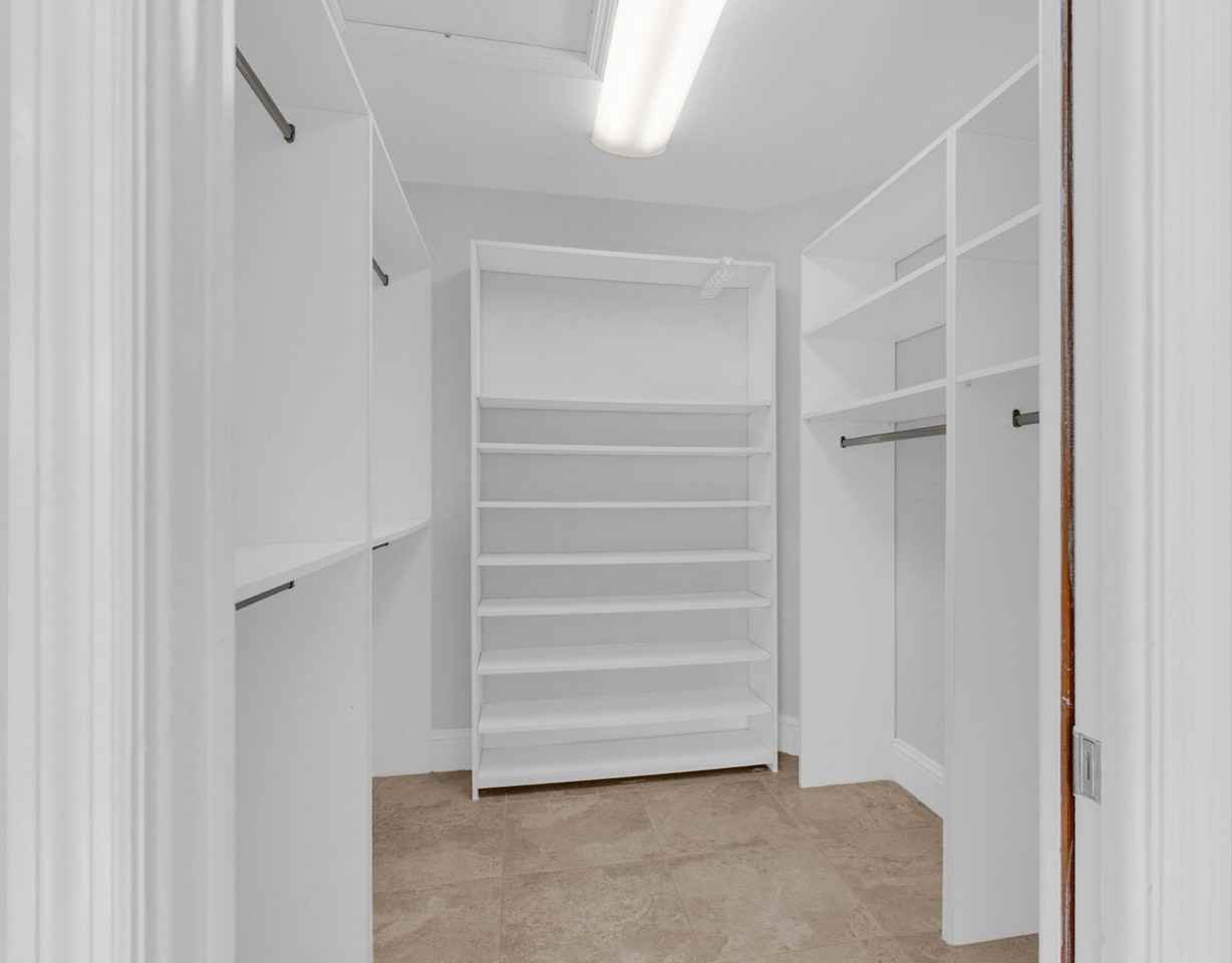 1180 Sw 17th St - Photo 7 of 8