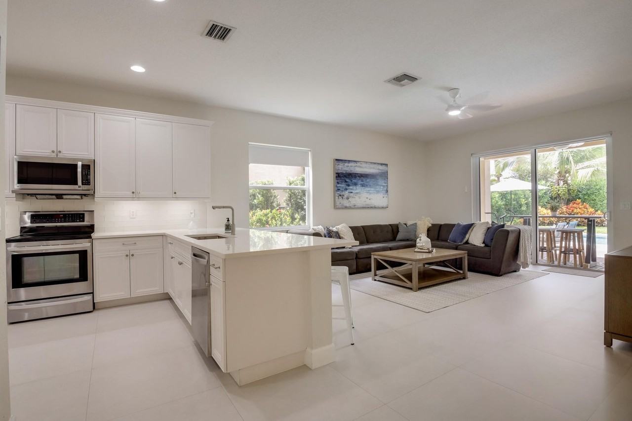 10894 Bitternut Hickory Ln - Photo 3 of 8