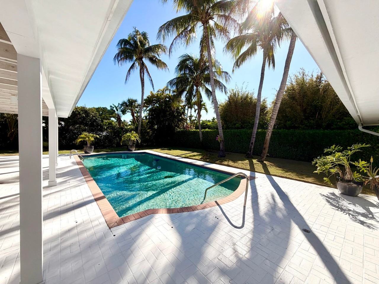 2015 Notre Dame Dr - Photo 2 of 8