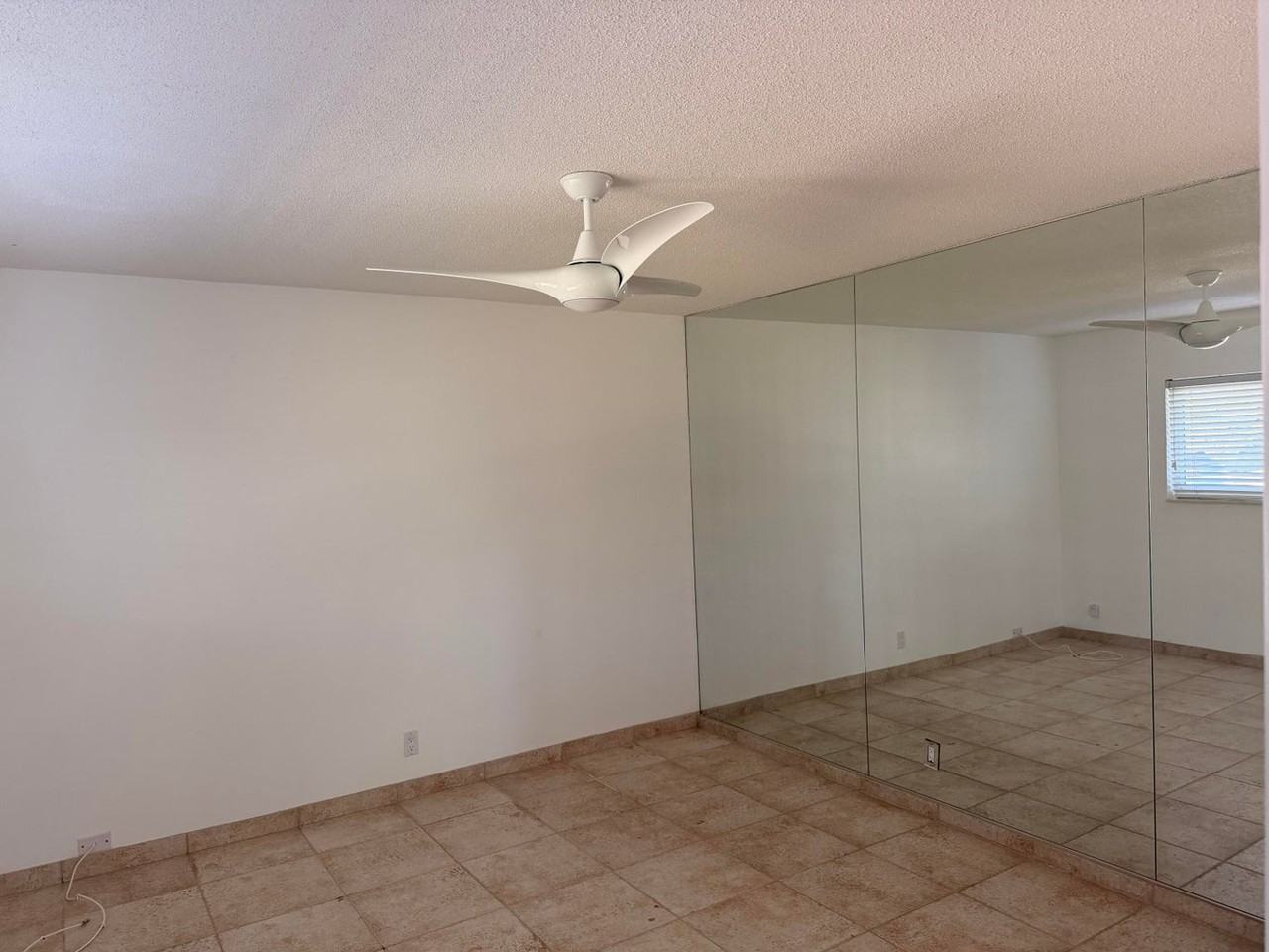 2015 Notre Dame Dr - Photo 5 of 8