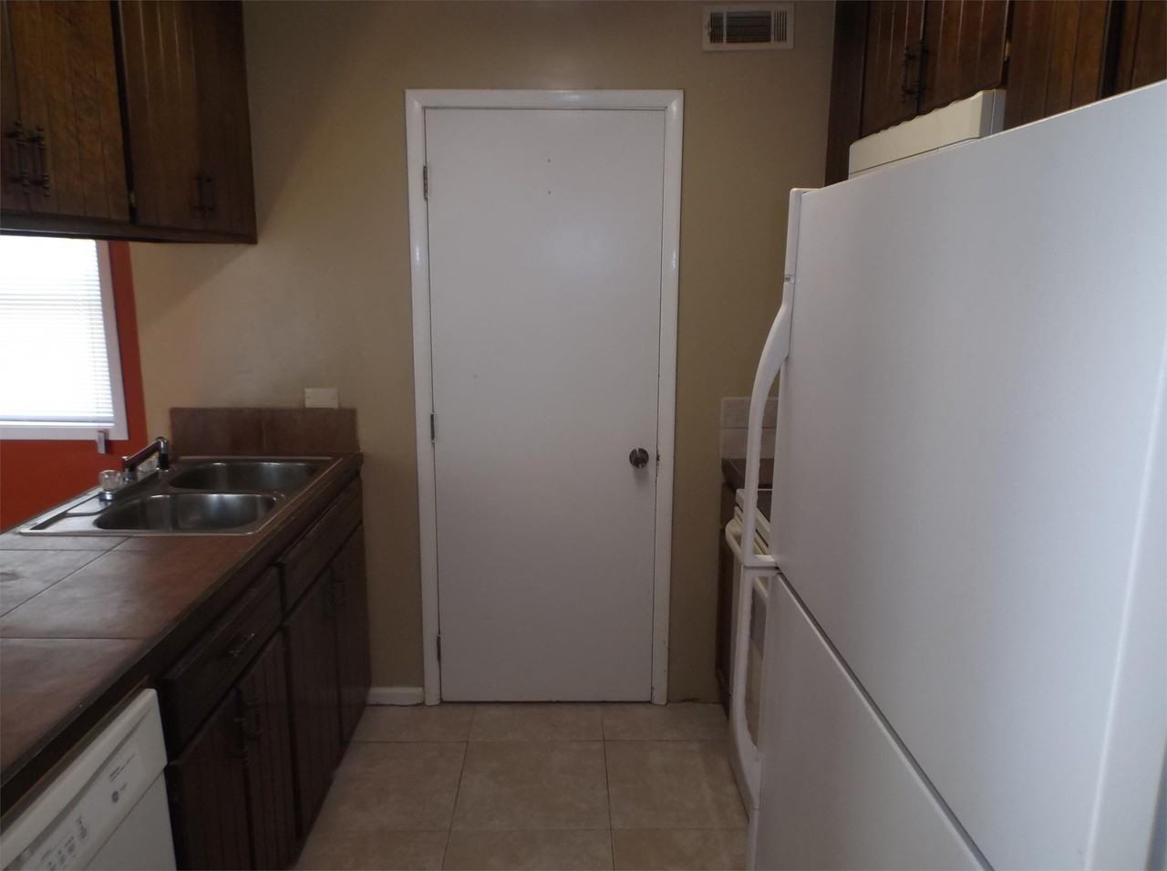 5 Crestwood Cir #1 - Photo 4 of 10