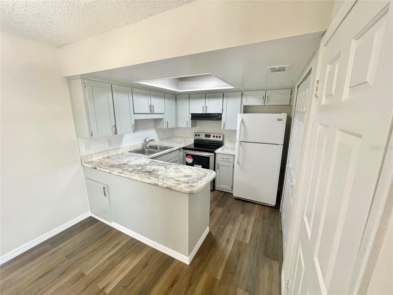 80 Windtree Ln #203 - Photo 6 of 23