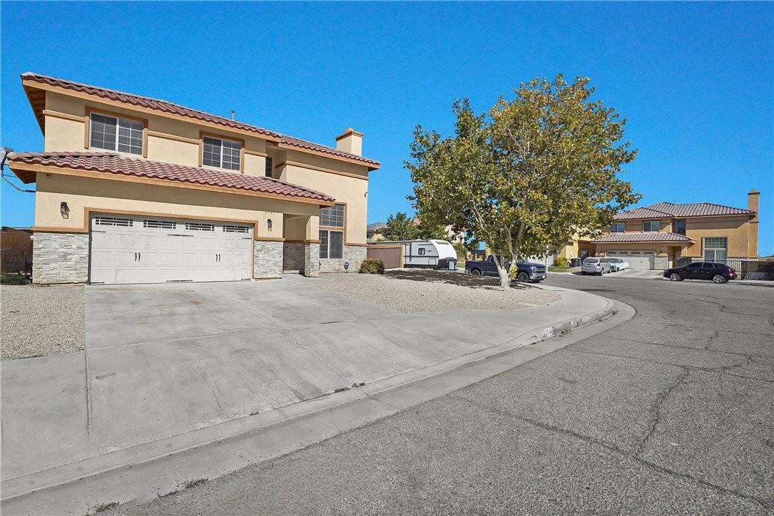 2141 E Nugent St - Photo 2 of 8