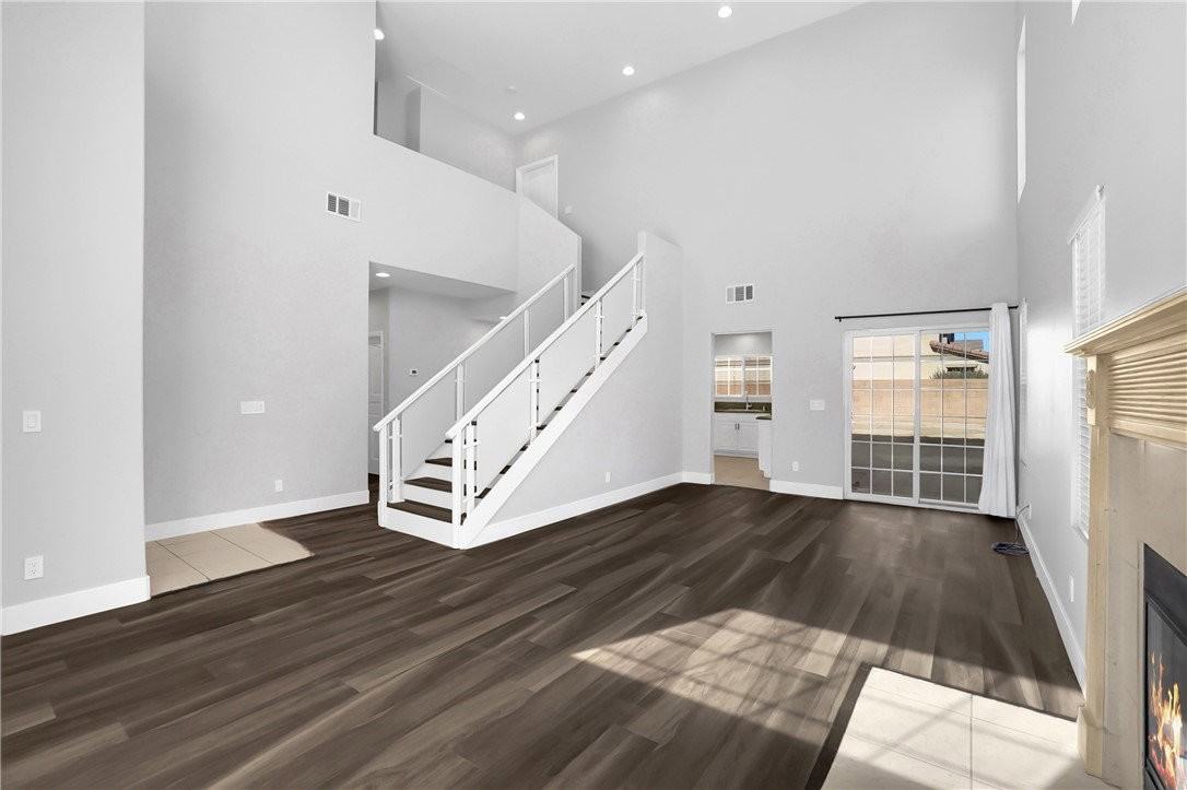 2141 E Nugent St - Photo 6 of 8