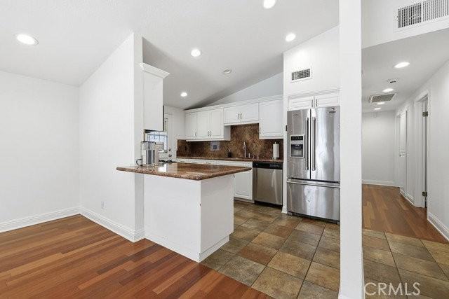 17106 Mandarin Ct - Photo 3 of 8