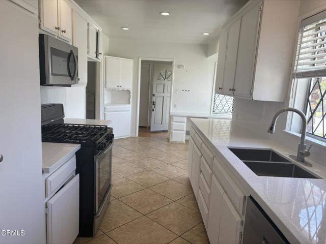 337 Knight Way - Photo 4 of 8