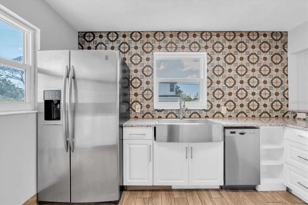 1101 28th St N - Photo 2 of 28