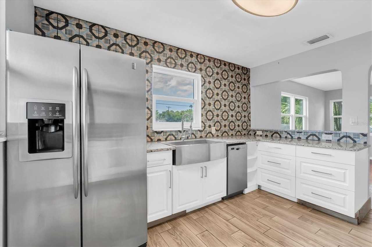 1101 28th St N - Photo 3 of 28