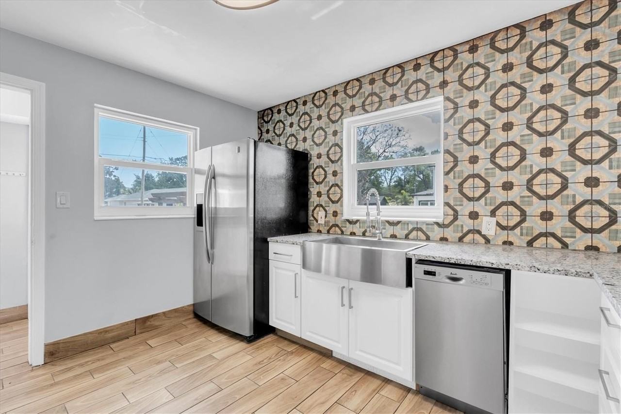 1101 28th St N - Photo 4 of 28