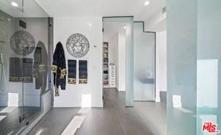 22616 Oxnard St - Photo 2 of 8