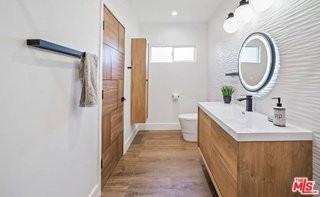 22616 Oxnard St - Photo 4 of 8