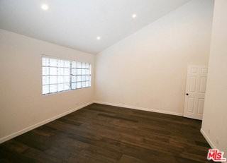 1418 26th St #3 - Photo 4 of 8