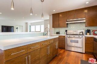 1610 S Hayworth Ave - Photo 5 of 8