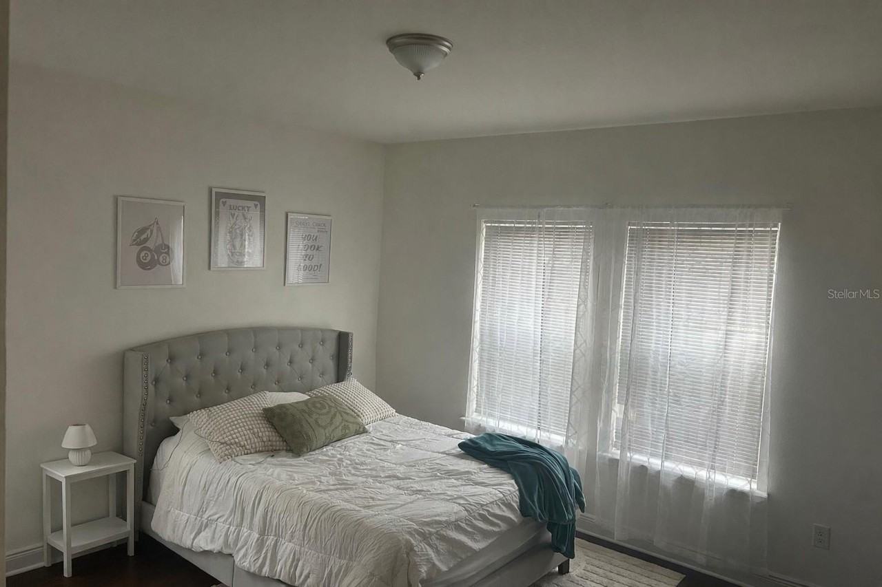 2128 W Walnut St - Photo 7 of 16