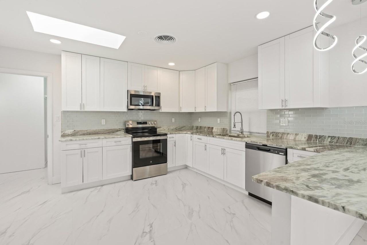 1545 Bonair St - Photo 5 of 42