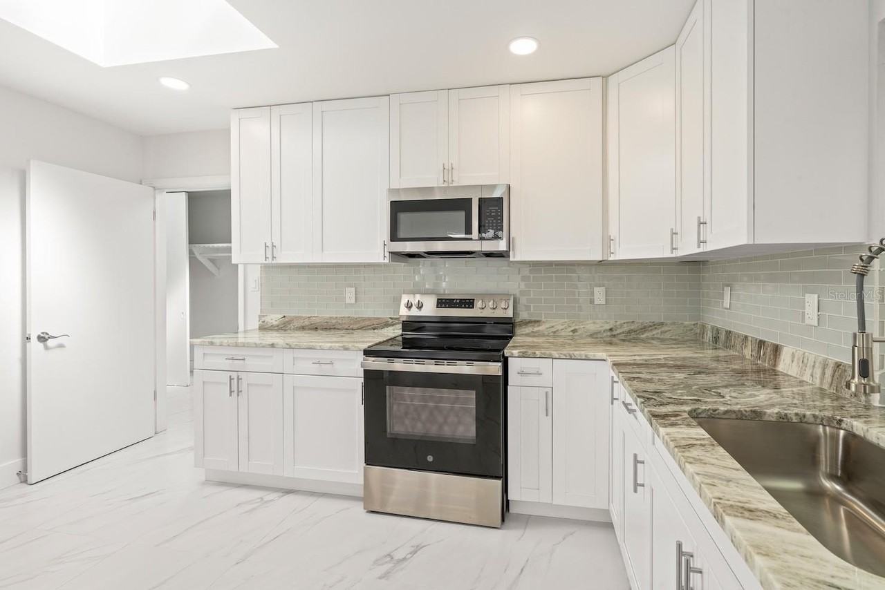 1545 Bonair St - Photo 7 of 42