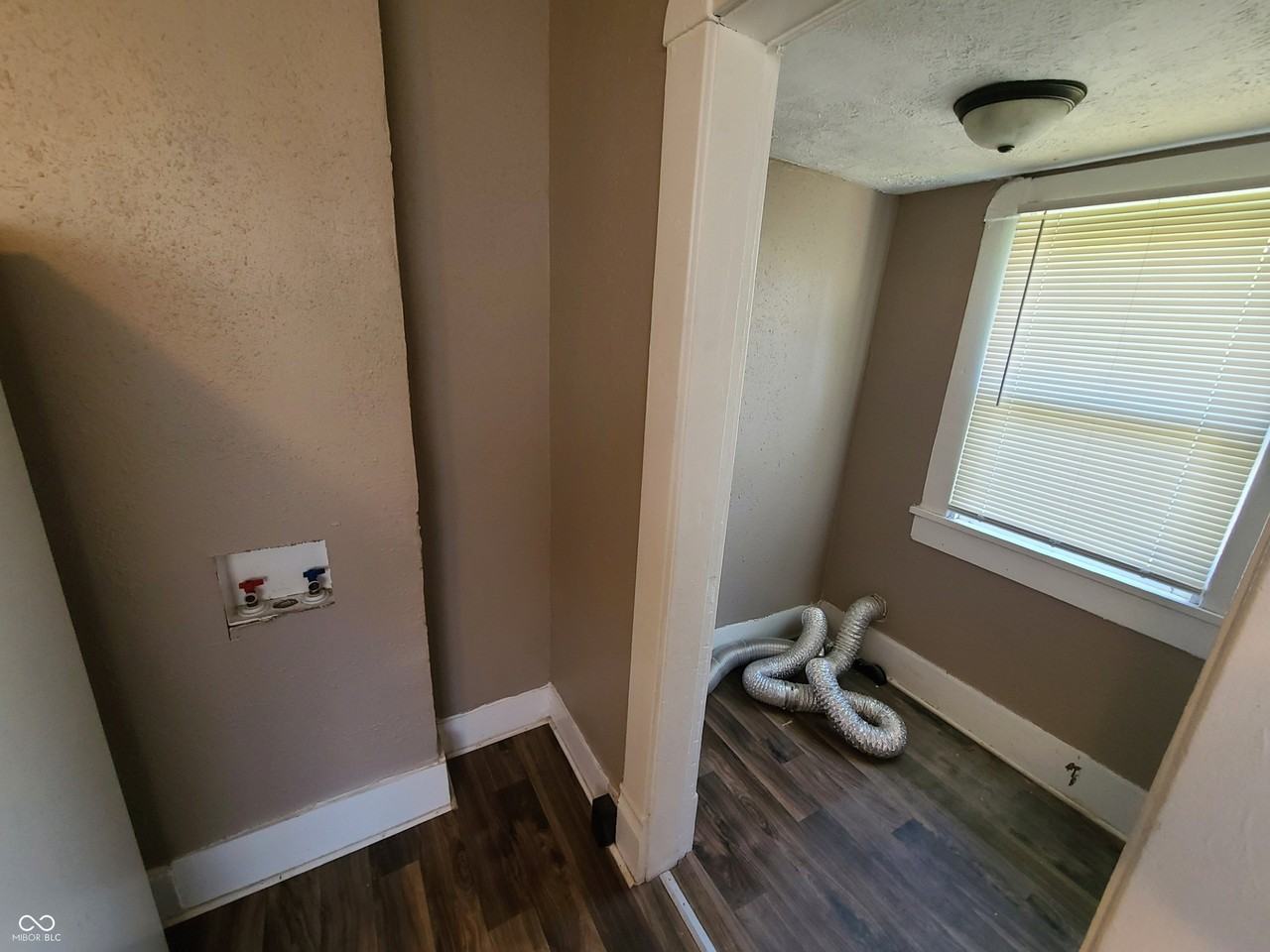 516 W 28th St - Photo 5 of 13