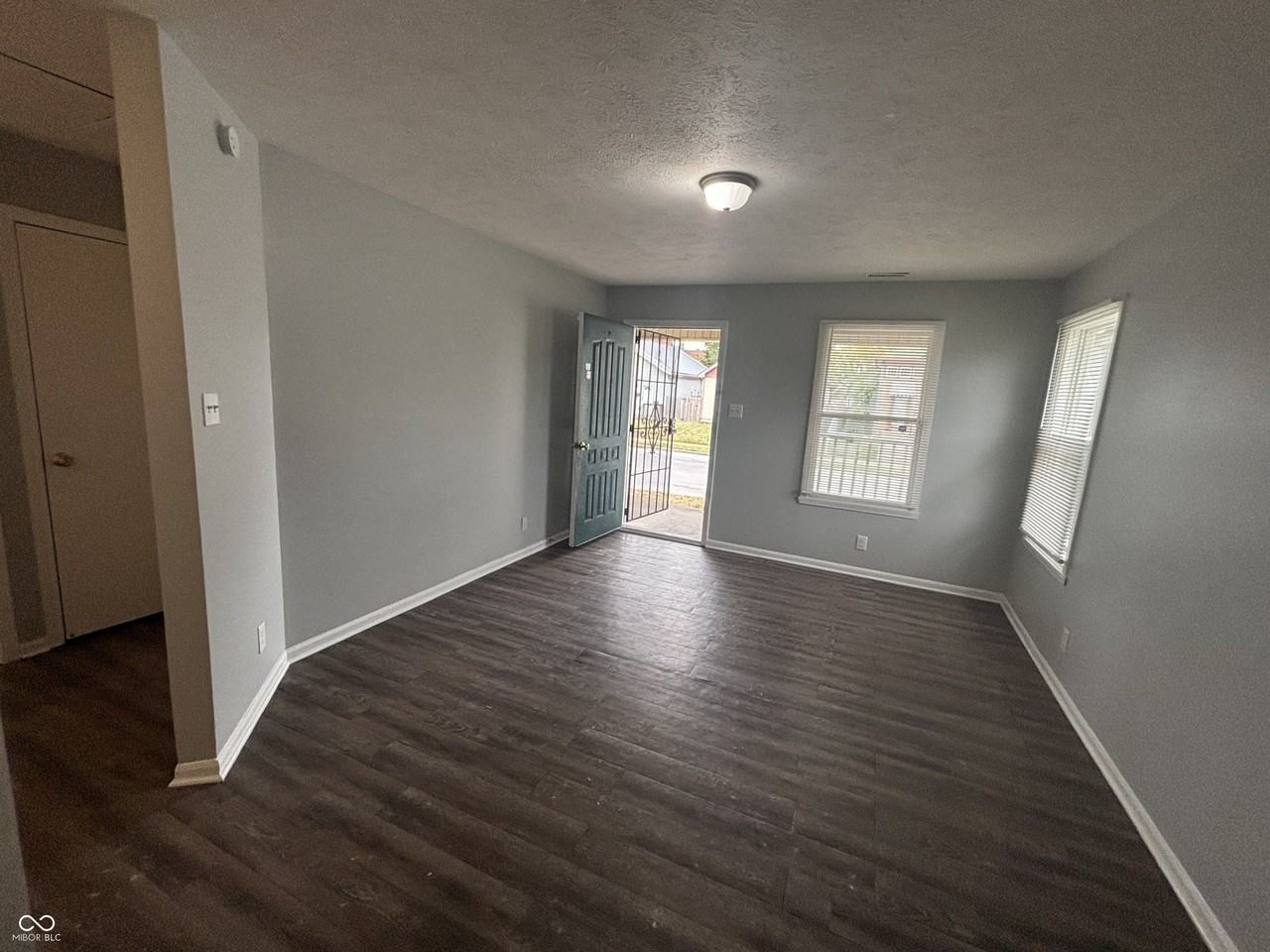 525 N Belmont Ave - Photo 3 of 15