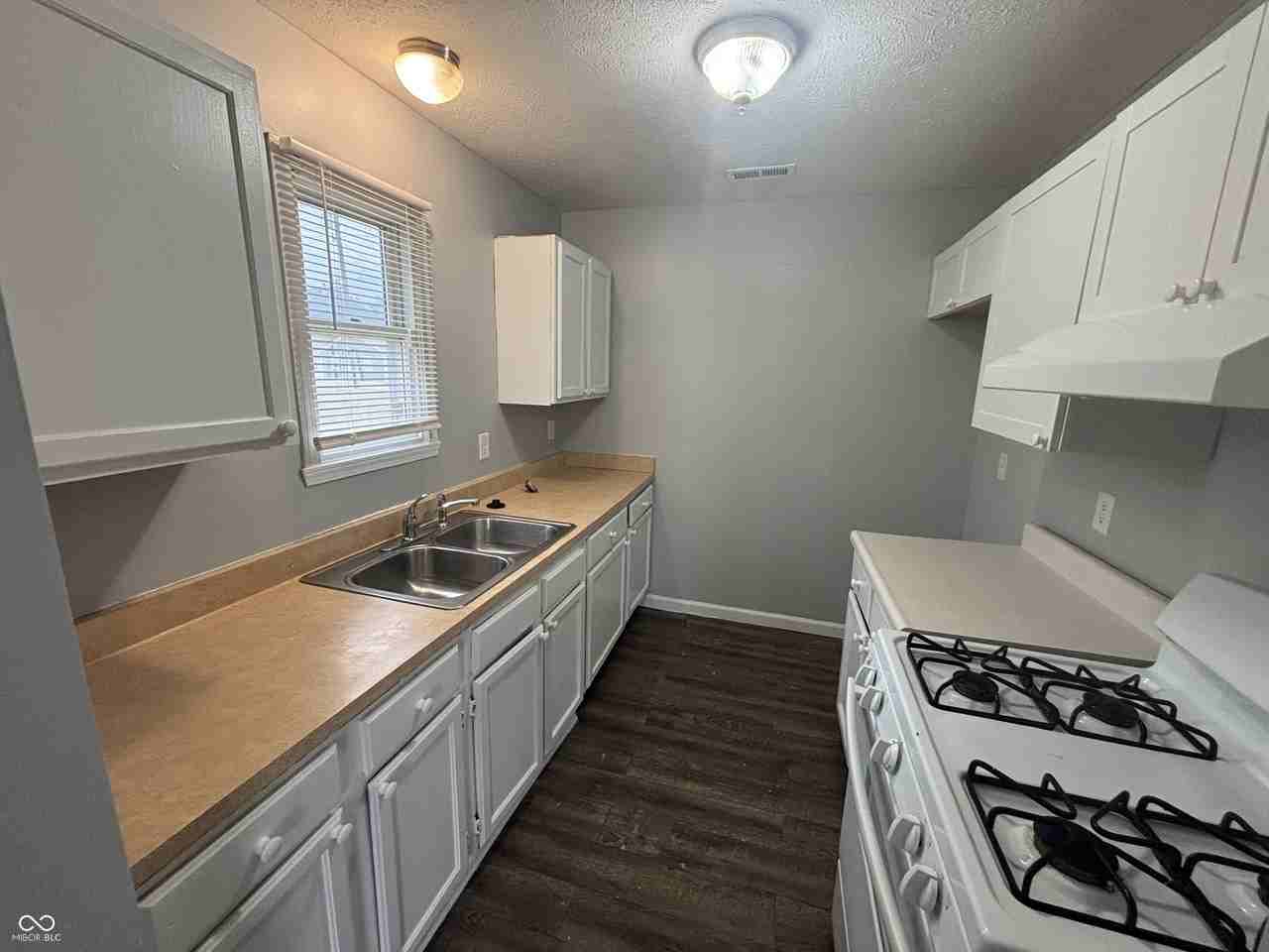 525 N Belmont Ave - Photo 4 of 15