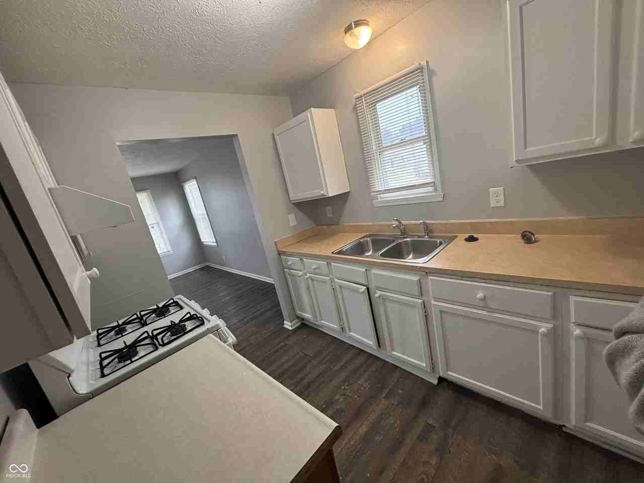 525 N Belmont Ave - Photo 5 of 15