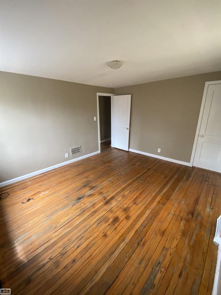 20910 Moross Rd - Photo 7 of 12