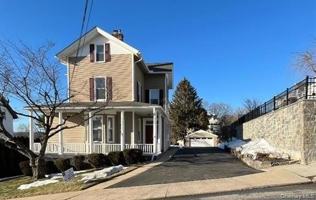 featured image of 19 Hudson Ter Apt 2nd