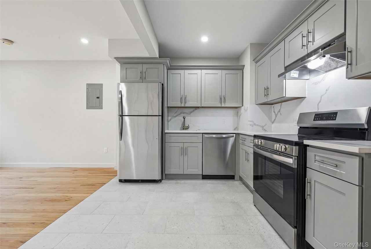 444 Graham Ave #2I - Photo 4 of 14